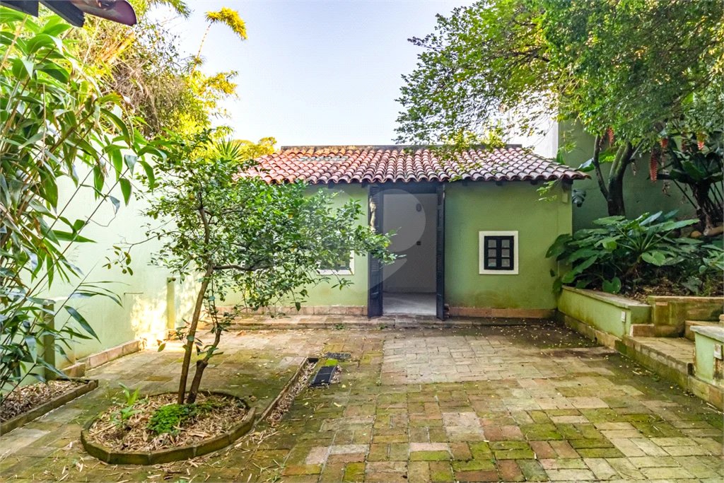 PACAEMBU COM LINDO QUINTAL /ACEITA APTO NA REGIAO ATÉ 40%