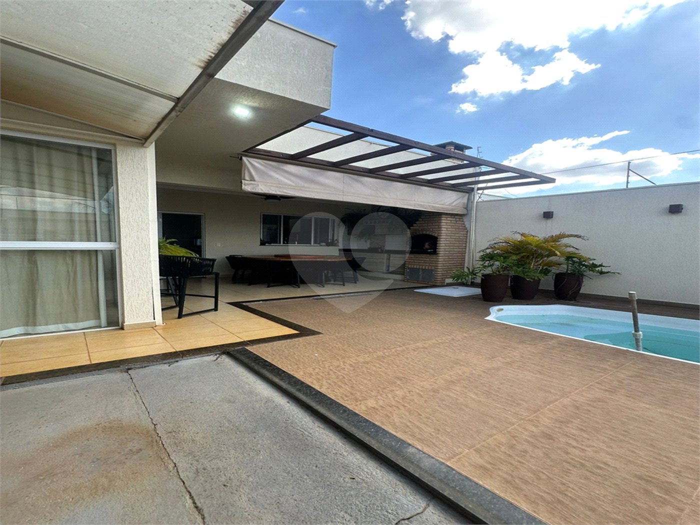 Casa térrea 2 quartos 1 suíte e piscina. Jardim Embaré