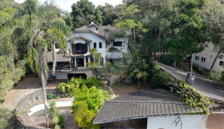 Casa à venda com 3 quartos, sendo 4 suítes,  no condomínio Alpes da Cantareira, Mairiporã - SP