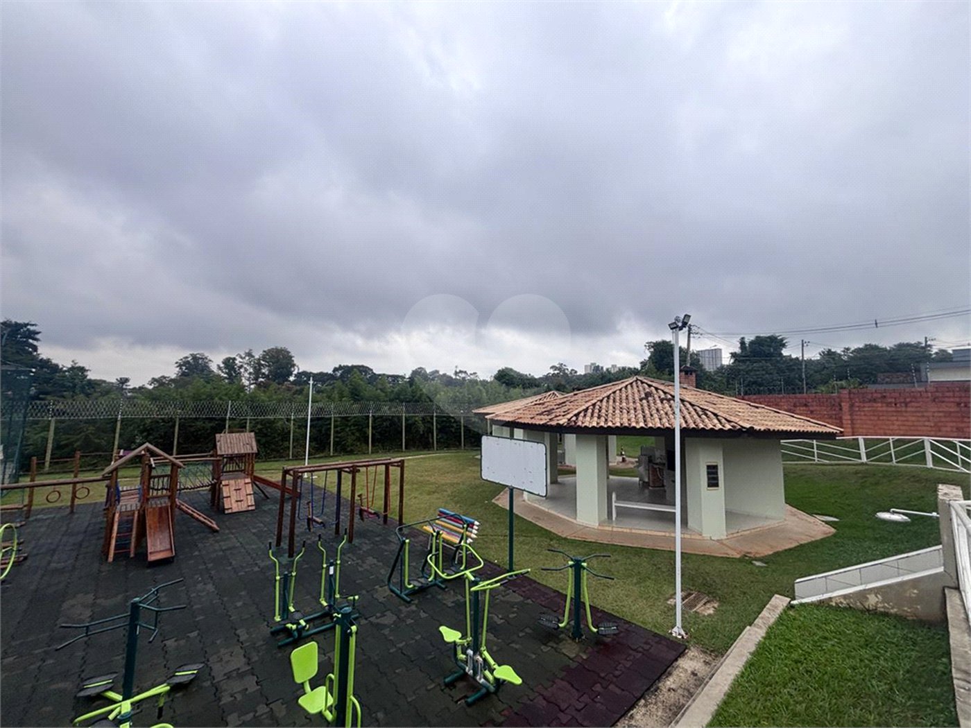 Casa à venda com 2 suítes no condomínio Horto Florestal III, Sorocaba - SP