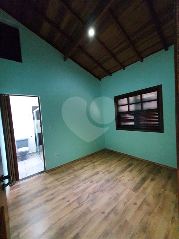 Casa à venda com 3 quartos, sendo 2 suítes, no condomínio Residencial Jardim Lago da Cantareira, Mairiporã - SP