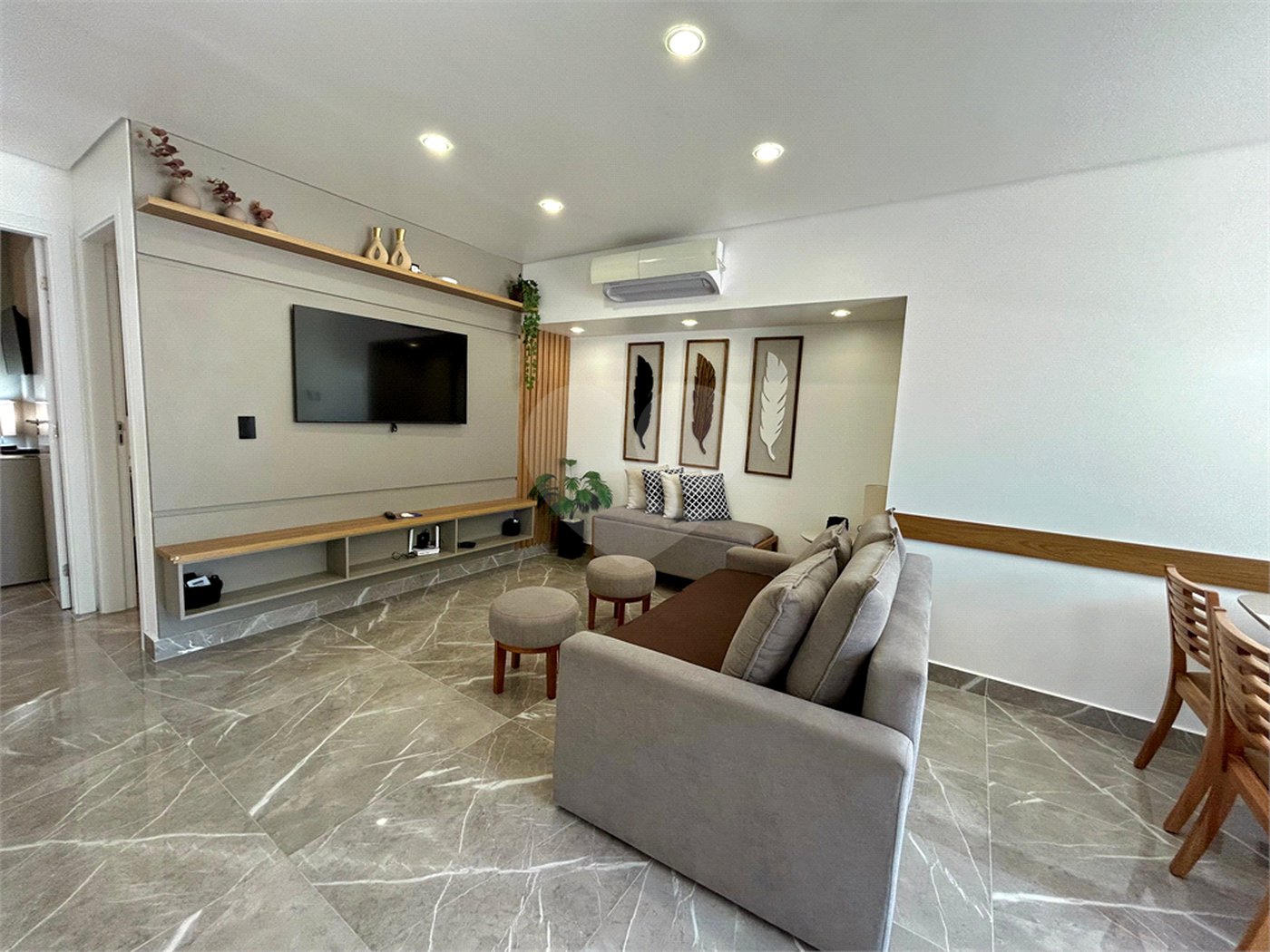 Apartamento à venda com 2 quartos, sendo 1 suíte, em Taperapuan, Porto Seguro, BA