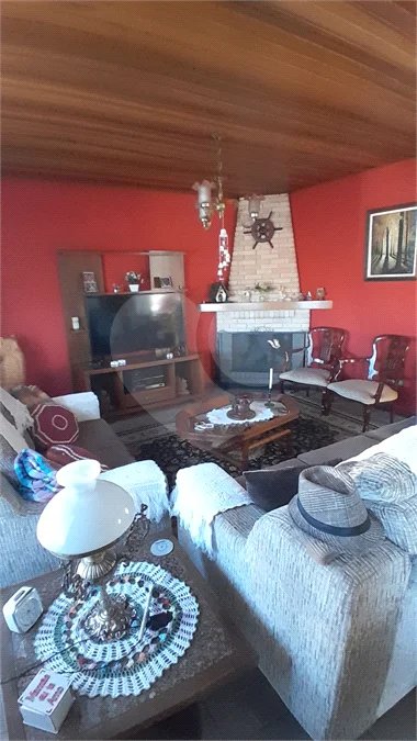 Sobrado à venda com 3 quartos, sendo 1 suíte, em Vila Isabela, Campos do Jordão, SP