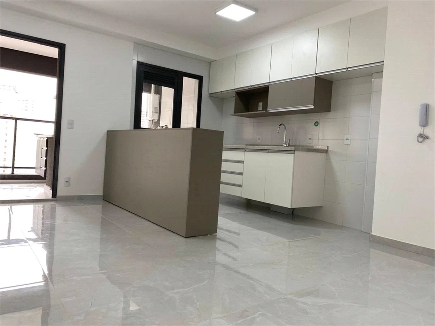 Apartamento à venda com 2 quartos, sendo 1 suíte,  em Jardim das Acácias, São Paulo, SP
