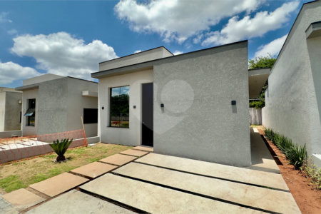 Casa à venda com 3 quartos, sendo 1 suíte, no condomínio Brasil, Atibaia - SP