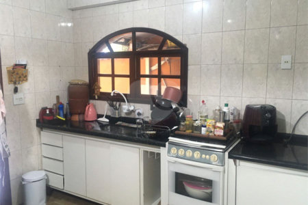 Casa à venda com 4 quartos em Calmon Viana, Poá, SP