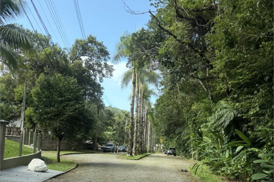 Casa à venda com 6 suítes em Massaguaçu, Caraguatatuba, SP