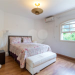 Casa à venda com 4 quartos, sendo 2 suítes,  no condomínio Vila das Flores, São Paulo - SP