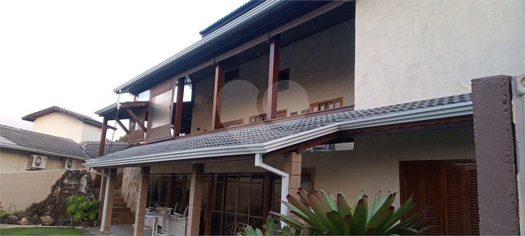 Casa à venda com 5 quartos, sendo 2 suítes, em Serra da Cantareira, Mairiporã, SP
