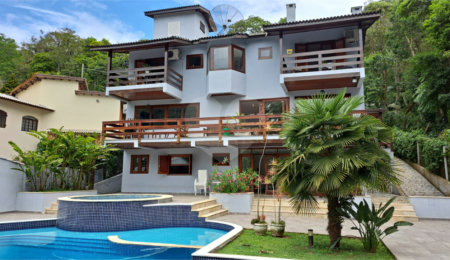 Casa à venda com 6 quartos, sendo 4 suítes,  no condomínio Alpes da Cantareira, Mairiporã - SP