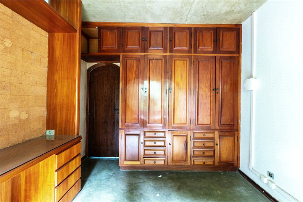 Casa à venda com 4 quartos, sendo 1 suíte, em Jardim das Bandeiras, São Paulo, SP