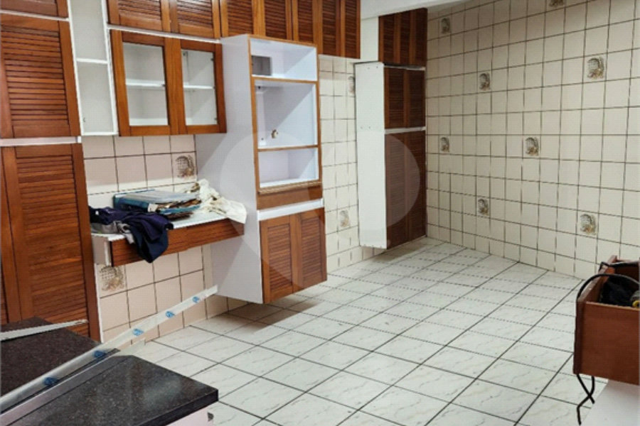 Sobrado à venda com 3 quartos no Brasilândia, São Paulo, SP
