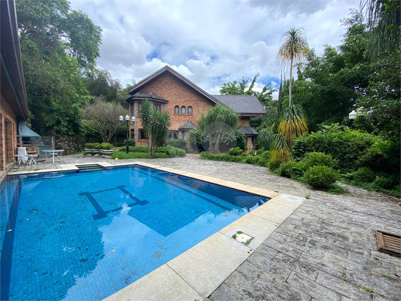 Casa à venda ou para alugar com 5 quartos, sendo 3 suítes,  em Fazenda Morumbi, São Paulo, SP