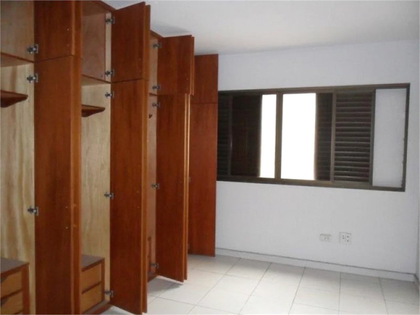 Apartamento à venda com 4 quartos, sendo 1 suíte,  em Vila Andrade, São Paulo, SP