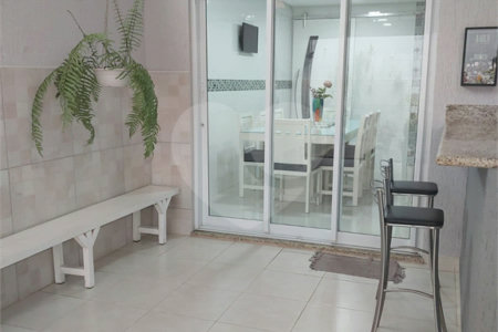 Sobrado à venda com 3 quartos, sendo 1 suíte, em Vila Nova Socorro, Mogi das Cruzes, SP