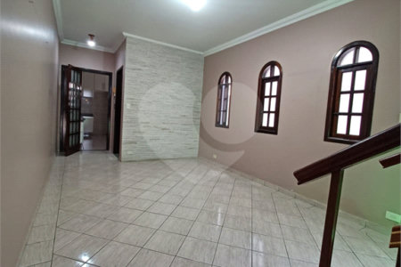 Sobrado à venda com 3 quartos, sendo 1 suíte,  em Jardim Pinheiros, São Paulo, SP