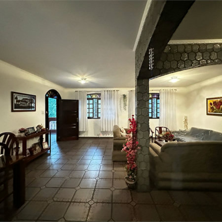 Sobrado à venda com 4 quartos, sendo 2 suítes, em Vila Júlia, Poá, SP