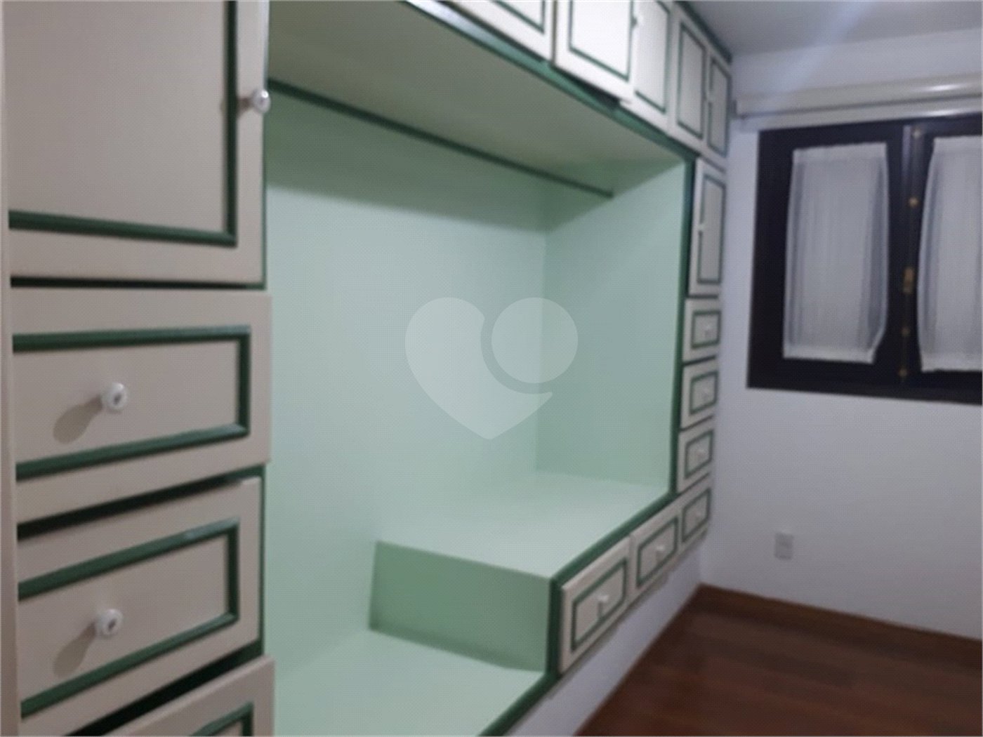 Sobrado à venda com 5 quartos, sendo 3 suítes, em Tremembé, São Paulo, SP