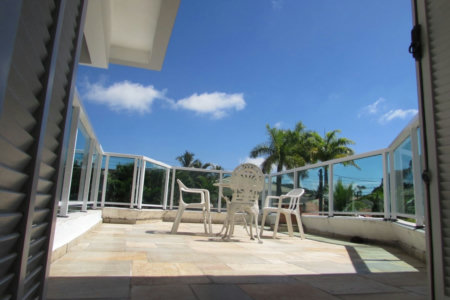 Casa de Alto Padrão com 5 Suítes e Lazer Completo– Guarujá