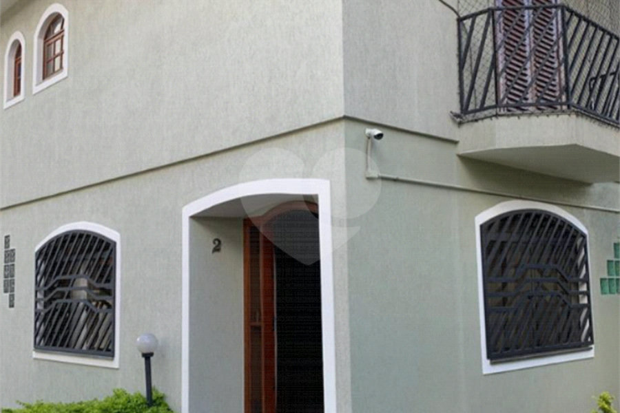 Casa à venda com 3 quartos, sendo 1 suíte, no condomínio Residencial Nabuco de Araújo, São Paulo - SP