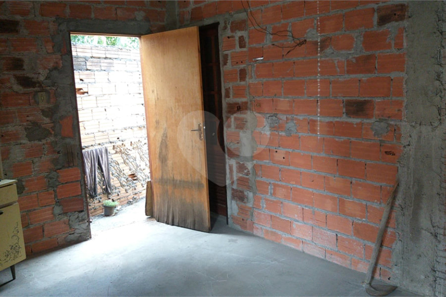 Terreno à venda com 4 quartos, sendo 1 suíte, em Parada Inglesa, São Paulo, SP