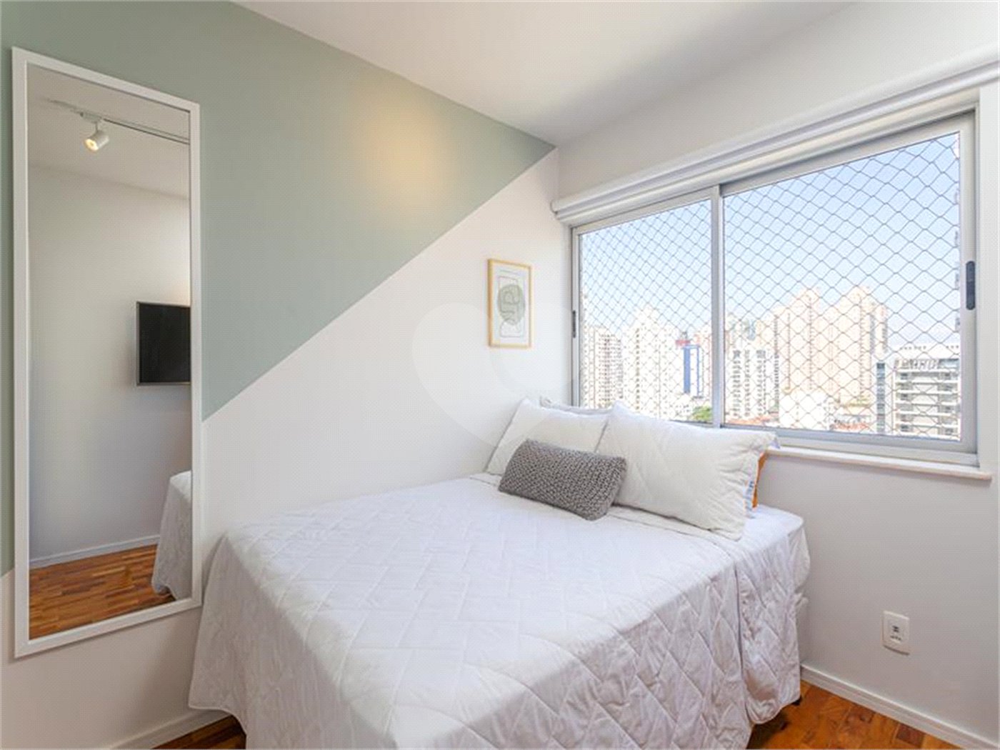 Apartamento à venda com 4 quartos, sendo 1 suíte, em Vila Cordeiro, São Paulo, SP