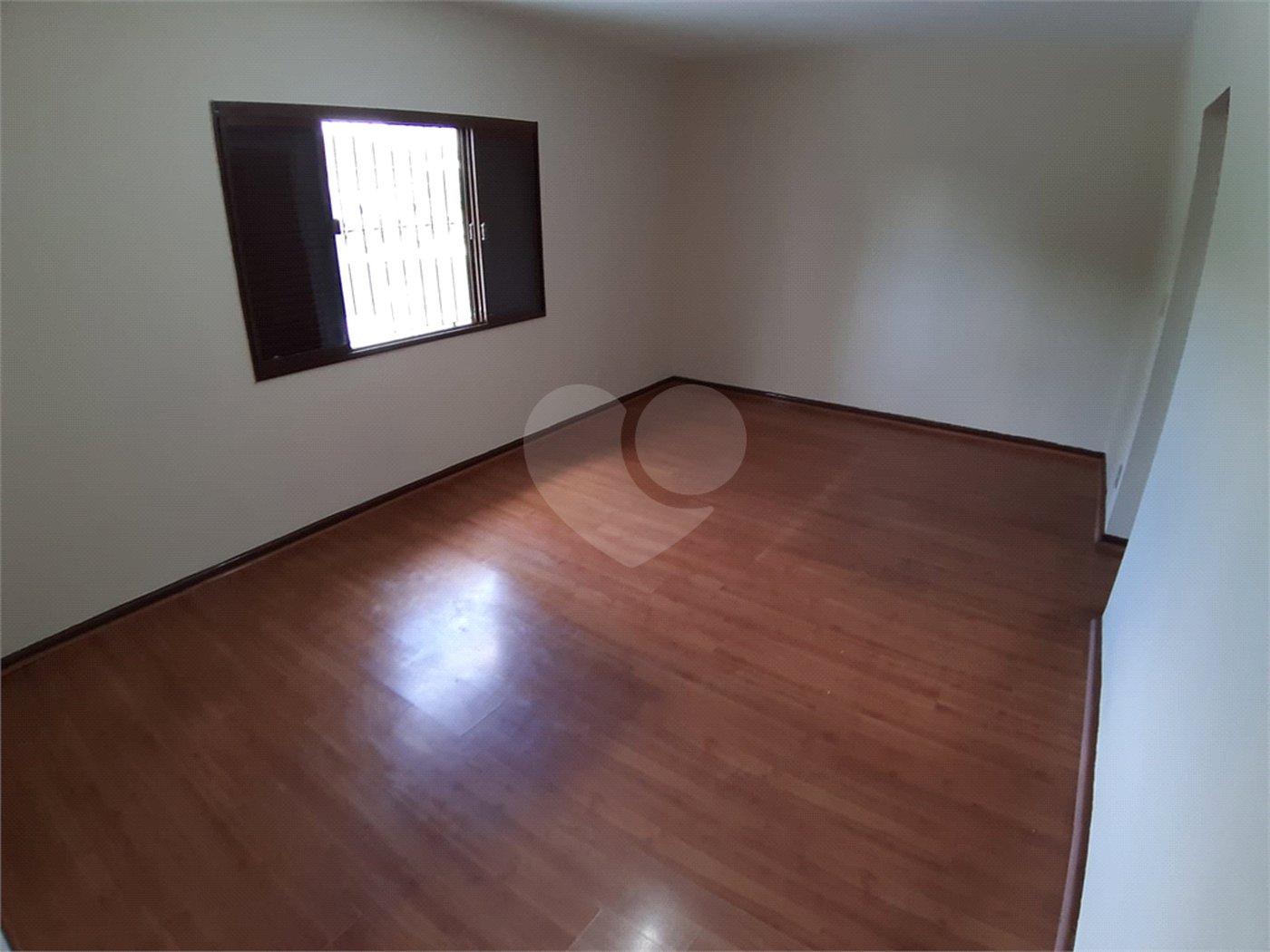 Sobrado à venda com 4 quartos, sendo 1 suíte, em Vila Gomes, São Paulo, SP