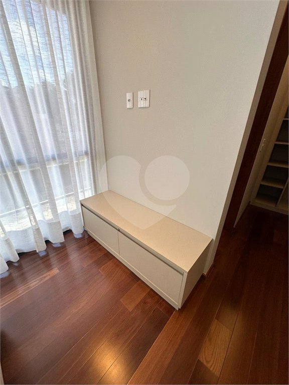 Casa à venda com 4 quartos, sendo 3 suítes, no condomínio Residencial Tivoli Park, Sorocaba - SP