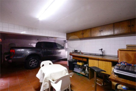 Casa com 4 Dormitórios sendo 1 suíte, com 3 Vagas