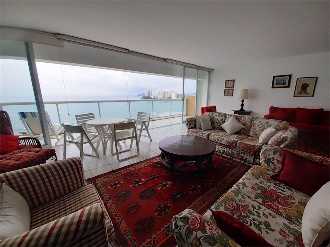 Apartamento Residencial à venda, Pitangueiras, Guarujá - AP0163.
