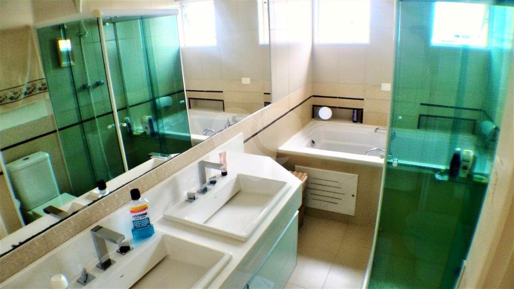Casa à venda com 5 suítes no condomínio Travessa Tenente Ariston de Oliveira,4, São Paulo - SP