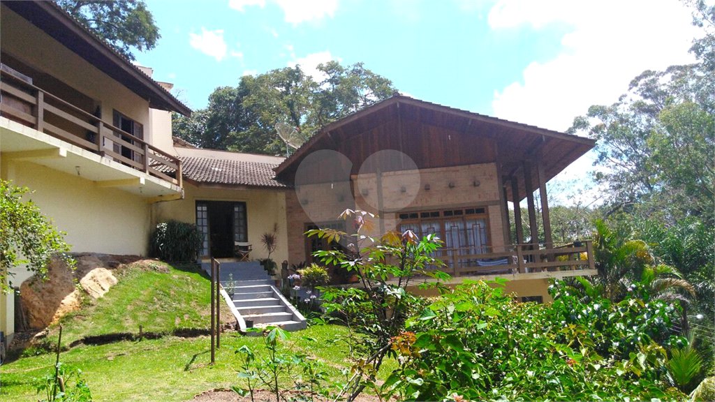 Casa à venda ou para alugar com 3 quartos, sendo 1 suíte, no condomínio Alpes de Caieiras, Caieiras - SP