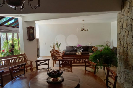 Sobrado à venda com 5 quartos, sendo 3 suítes, em Chácara Monte Alegre, São Paulo, SP