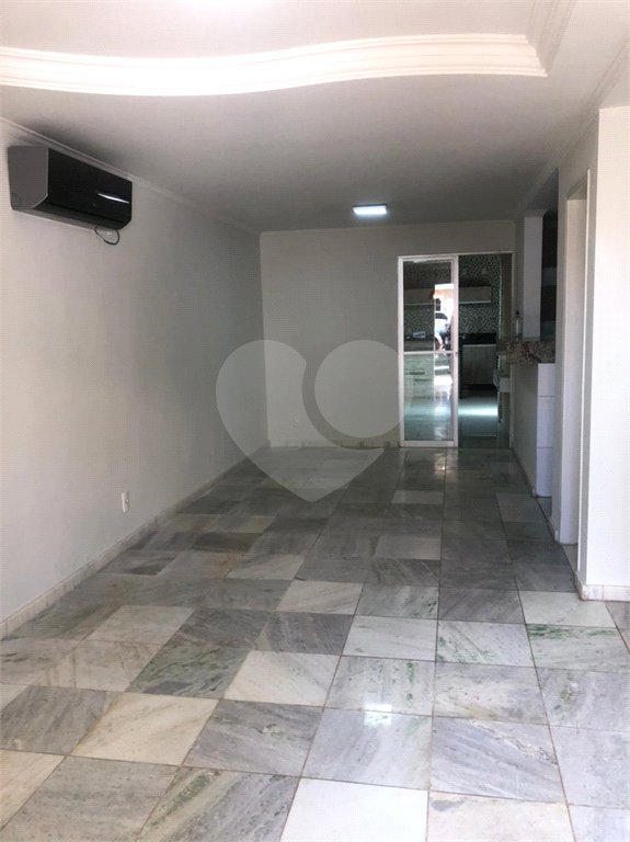 Casa à venda ou para alugar com 4 quartos, sendo 1 suíte, no condomínio Village Jardim Versailles, Jundiaí - SP