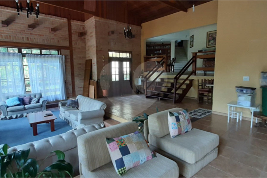 Casa à venda ou para alugar com 3 quartos, sendo 1 suíte, no condomínio Alpes de Caieiras, Caieiras - SP