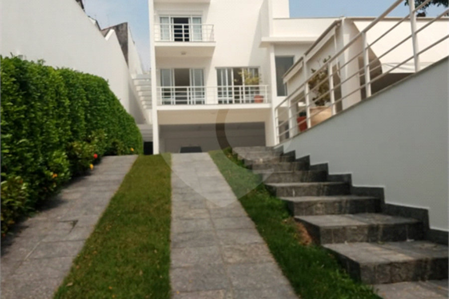 Sobrado à venda com 4 suítes em Tremembé, São Paulo, SP