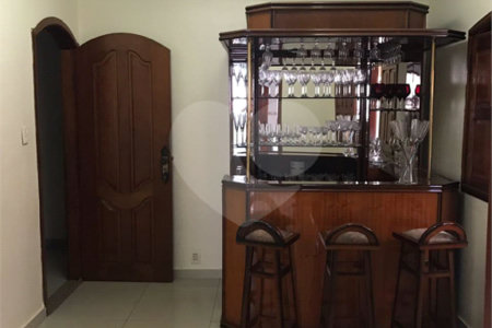 Sobrado à venda com 3 quartos, sendo 2 suítes, em Jardim Tropical, Cuiabá, MT