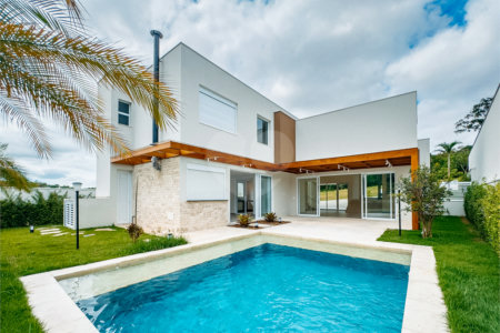 Casa à venda com 4 suítes no condomínio Villa dos Pinheiros, Indaiatuba - SP