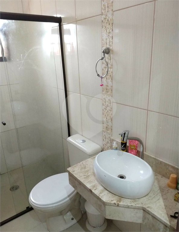 Sobrado à venda com 3 quartos, sendo 1 suíte,  em Jardim Santa Rita de Cássia, Suzano, SP