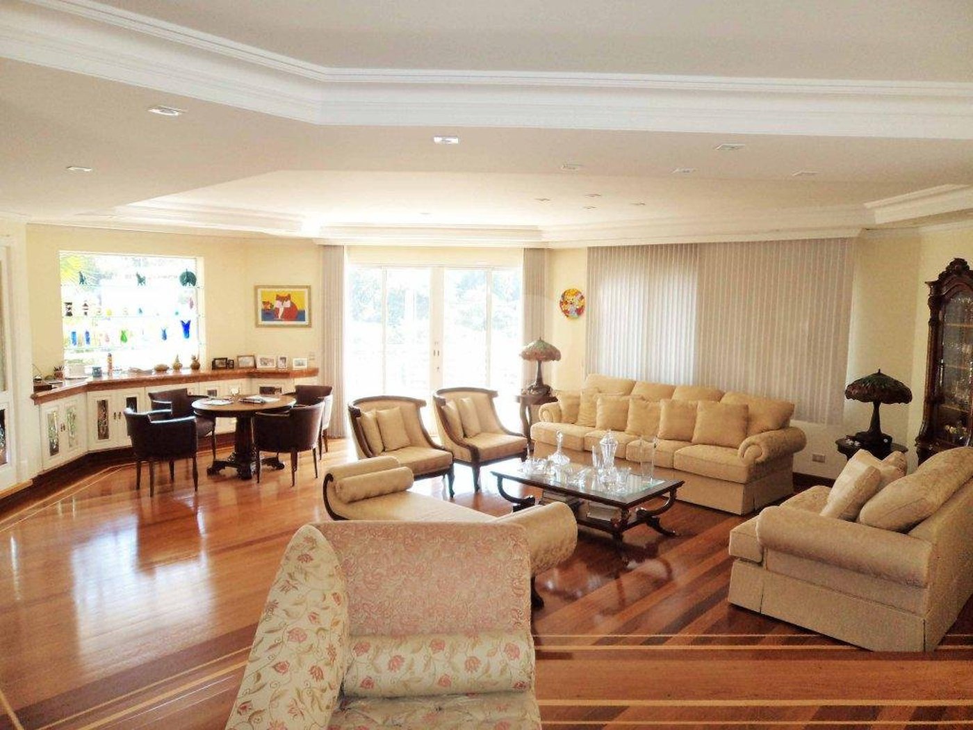 Casa à venda com 5 suítes em Jardim Leonor, São Paulo, SP