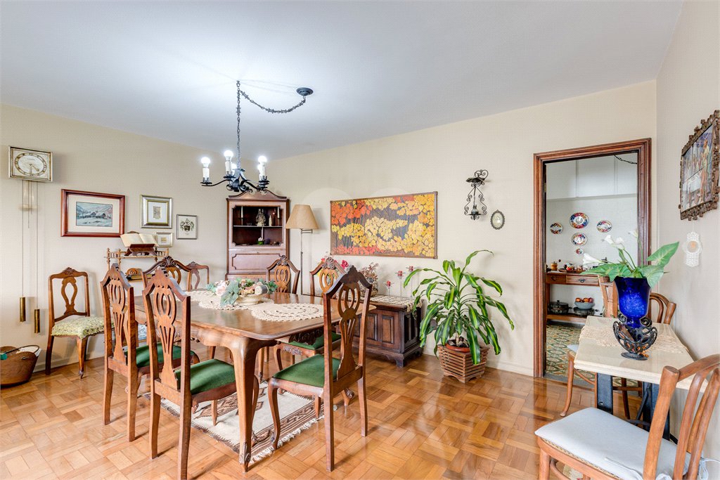 Apartamento à venda com 4 quartos, sendo 1 suíte,  em Chácara Santo Antônio, São Paulo, SP