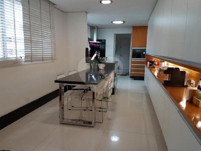Apartamento de alto padrão à venda no Campo Belo – 214 m² | 4 dormitórios | 3 suítes | 4 vagas