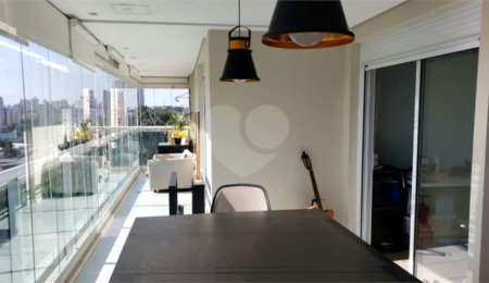 Apartamento à venda com 3 suítes em Vila Alexandria, São Paulo, SP