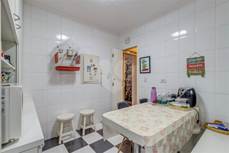 Apartamento à venda com 4 quartos, sendo 2 suítes, em Jardim Marajoara, São Paulo, SP