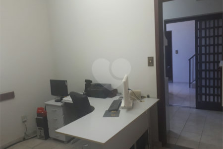 Casa à venda ou para alugar com 3 quartos, sendo 2 suítes,  no Centro, Vinhedo, SP