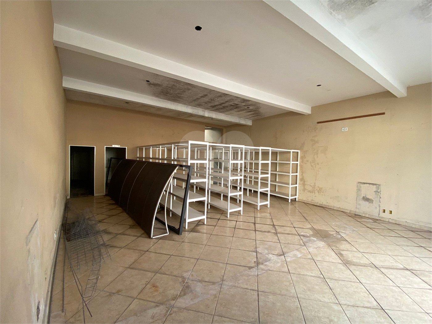 Galpão comercial na Avenida São Carlos- Vila Lutfalla