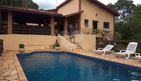 Casa à venda com 3 quartos, sendo 1 suíte,  no condomínio Vale da Santa Fé, Vinhedo - SP
