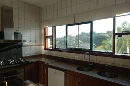Casa à venda com 4 quartos, sendo 1 suíte, no condomínio Vale do Itamaracá, Valinhos - SP