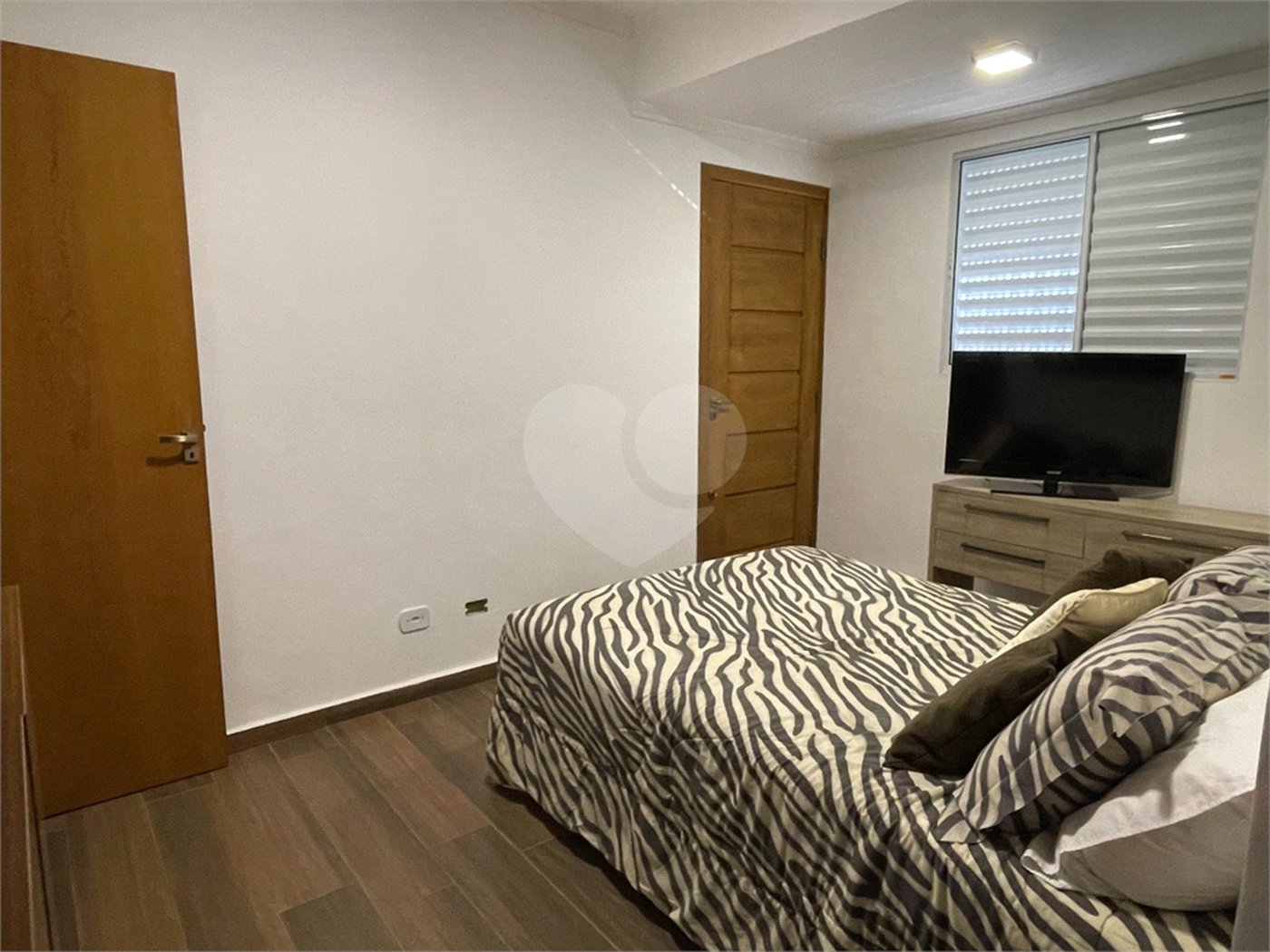 Sobrado à venda com 5 quartos, sendo 1 suíte, em Alto da Boa Vista, São Paulo, SP