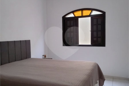 Sobrado à venda com 6 quartos, sendo 2 suítes, em Balneário Stella Maris, Peruíbe, SP